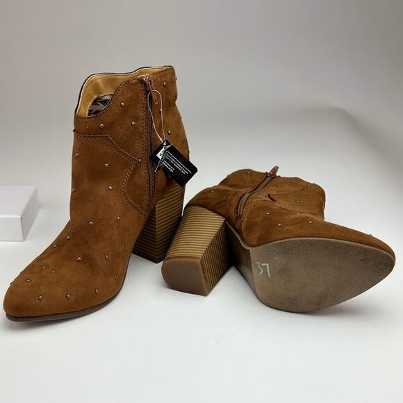 Code West Tan Faux Suede Studded Ankle Boots Size 9.5 New With Tags - Picture 5 of 5